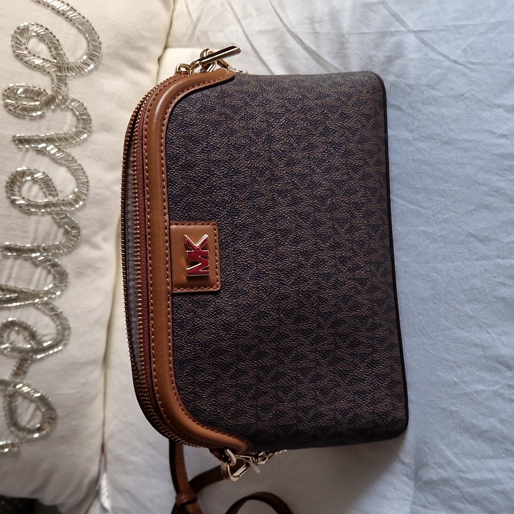Michael kors crossbody bag